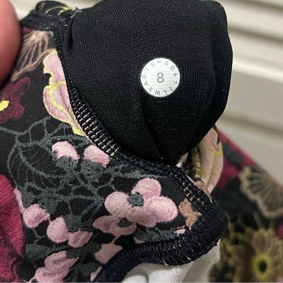 Lululemon Wunder Under Hi-Rise Tight 26" in Fluorolace Multi - Picture 5 of 10